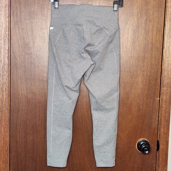 Fabletics Light Grey Woman’s Athletic Sportswear Leggings Size Medium - Picture 4 of 5